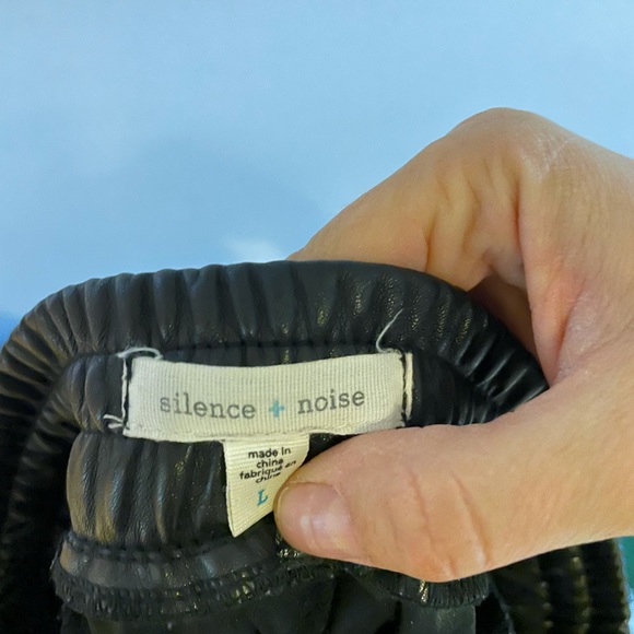 Urban outfitter - silence and noise vegan leather black pants - Picture 2 of 4